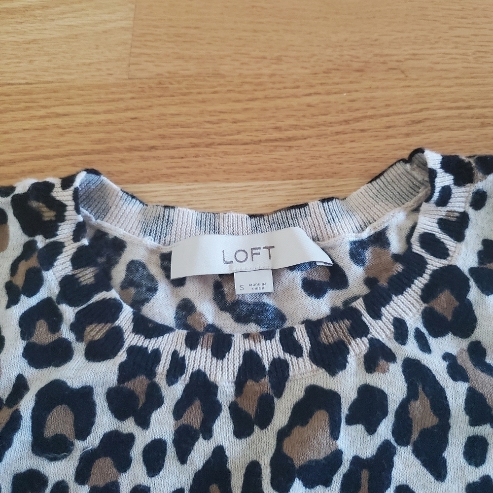 Loft Short Sleeve Cheetah Print Top NWOT - Picture 3 of 8
